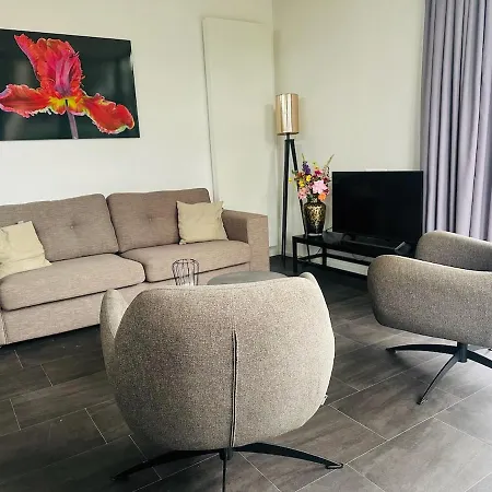 Stylish In Nature Near Amsterdam * 哈尔夫韦赫